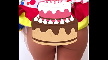 Dabalilela chica timida se levanta la falda en el circo muestra el culo