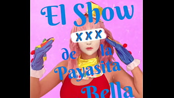 Dabalilela chica timida se levanta la falda en el circo muestra el culo