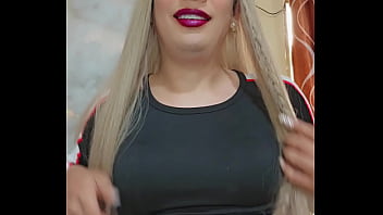 Vestida Hermosa Transexual Jalando Poya thumbnail