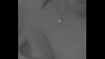 Lilison nue dans la douche