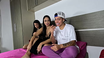 Com duas novatas na cama entrou a terceira e o camera aí virou orgia bibi mendes cristal ortega