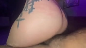 Safada queria prazer sentando na piroca com plug anal e vibrador no clitoris