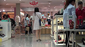 丝袜脚，街拍，鞋店丝袜 thumbnail