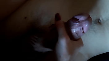 Дрочит нежно так что чувствуется на себе