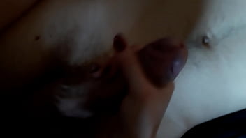 Дрочит нежно так что чувствуется на себе