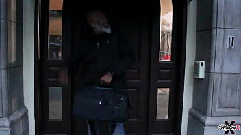 Wonder nympho maxine x takes care of shaun dam's bbc