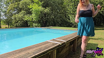 Tonio Me Défonce Le Cul Au Bord De La Piscine Il Fait Beau Et Une Grosse Envi De Faire Ma Gourmande Au Bord De L'eau thumbnail