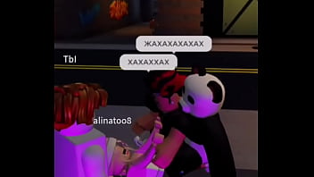 здесь трахаются 2 адоптера гарик у которого 5 см возбуждает праститутку а затем кончает в нее и та беременеет от него Вот такой подарочек от роблокс ди