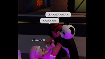 здесь трахаются 2 адоптера гарик у которого 5 см возбуждает праститутку а затем кончает в нее и та беременеет от него Вот такой подарочек от роблокс ди