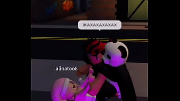 здесь трахаются 2 адоптера гарик у которого 5 см возбуждает праститутку а затем кончает в нее и та беременеет от него Вот такой подарочек от роблокс ди