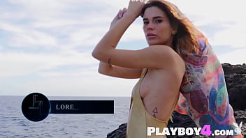 Sexy babe exposed her sexy body and babe posed totally naked