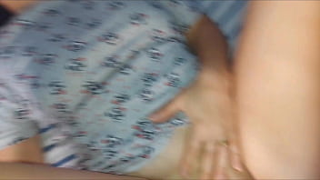 O corno pediu para encher a buceta da sua esposa de porra