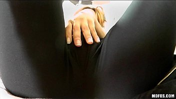 Beautiful amateur in yoga pants rubs her pussy on camera