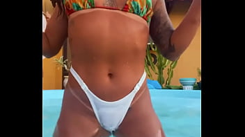 Quem já viu o piercing na minha bucetinha