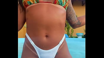 Quem já viu o piercing na minha bucetinha