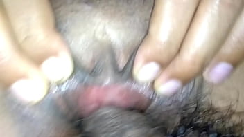 เย็ดเข้าไปในรูแตดสาวบ้านๆจนน้ำพุ่งเข้ารูหี