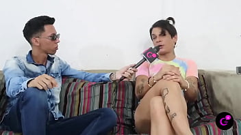 El hermano se empezo atacar con el al momento de empezar su transformación y verle el pelo largo