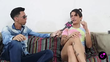 El hermano se empezo atacar con el al momento de empezar su transformación y verle el pelo largo