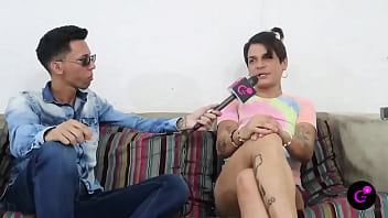 El hermano se empezo atacar con el al momento de empezar su transformación y verle el pelo largo