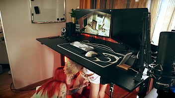 Gamer Girlfriend Gets Her Pussy Licked And Fucked While Playing Pc Games thumbnail