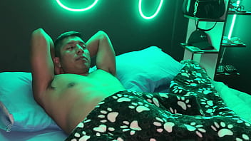 Estuvo tan caliente la primera vez con hermanastra que me corri 2 veces