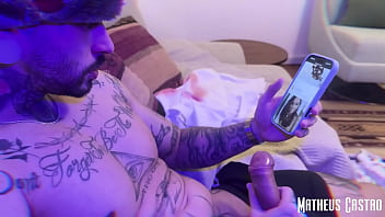 Comi um docinho da brisadeiria e a motoqueira gostosa do site de putaria veio sentar pra mim teaser