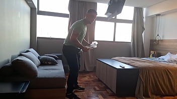 Comi a madrasta do meu patrão e acabei gozando na buceta dela