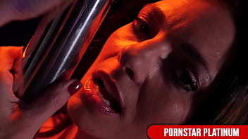 Hot gilf sexy vanessa & brunette mindi mink in a juicy fuck