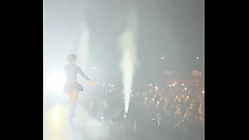 Live stage four minutes