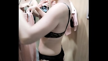 Salut les amis le cocu est de retour pour parler de notre salope préférée