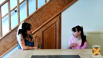 Tutty brune sublime se régale avec cette bite