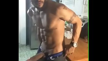 Negão Exibindo Mega Cacete De Enlouquecer Qualquer Um thumbnail