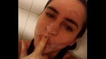 Bailando reguetón por qué estoy súper caliente