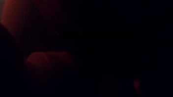 Influencer madura latina es entrevistada por un pajero universitario y se pone toda cachonda