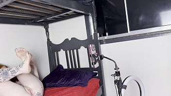 Quando meu marido mim deixa so em casa eu ligo pra varios homens chamando eles pra transar