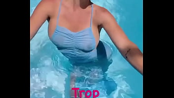 Petit tour à la piscine ce dimanche je vous embrasse mes petits bonbons hâte