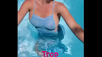 Petit tour à la piscine ce dimanche je vous embrasse mes petits bonbons hâte