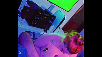 Gamer stepbrother plays ps5 and his kinky stepsister distracts him with her cock familly relationship