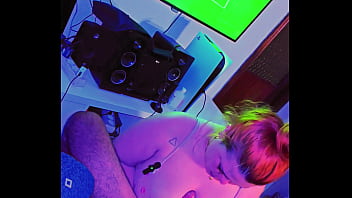 Gamer stepbrother plays ps5 and his kinky stepsister distracts him with her cock familly relationship
