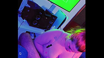 Gamer stepbrother plays ps5 and his kinky stepsister distracts him with her cock familly relationship