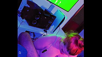 Gamer stepbrother plays ps5 and his kinky stepsister distracts him with her cock familly relationship