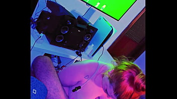 Gamer stepbrother plays ps5 and his kinky stepsister distracts him with her cock familly relationship