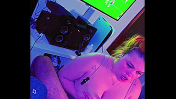 Gamer stepbrother plays ps5 and his kinky stepsister distracts him with her cock familly relationship