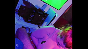 Gamer stepbrother plays ps5 and his kinky stepsister distracts him with her cock familly relationship