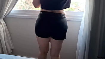 Madrasta ve enteado e fica com tesão acaba se masturbado com a porta aberta do quarto