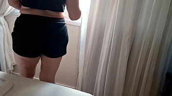 Madrasta ve enteado e fica com tesão acaba se masturbado com a porta aberta do quarto