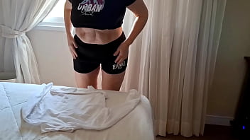 Madrasta ve enteado e fica com tesão acaba se masturbado com a porta aberta do quarto