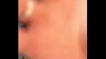 Ela era casada mas no quarto se ajoelhou pro vizinho