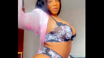 Coucou mes chéris n’hésitez pas à faire vos demandes de contenus privés