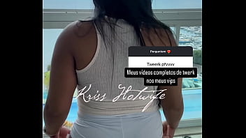 Married girl dances tweerk